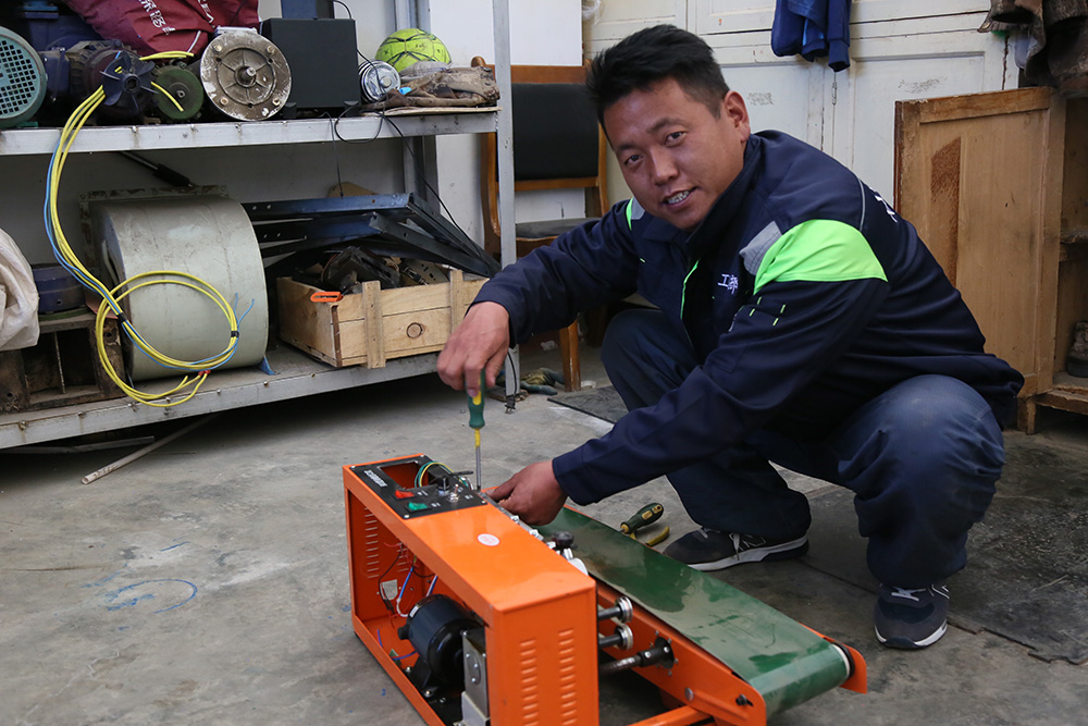 1548406633239222.jpg 先進工作者工程部-索朗次仁.jpg