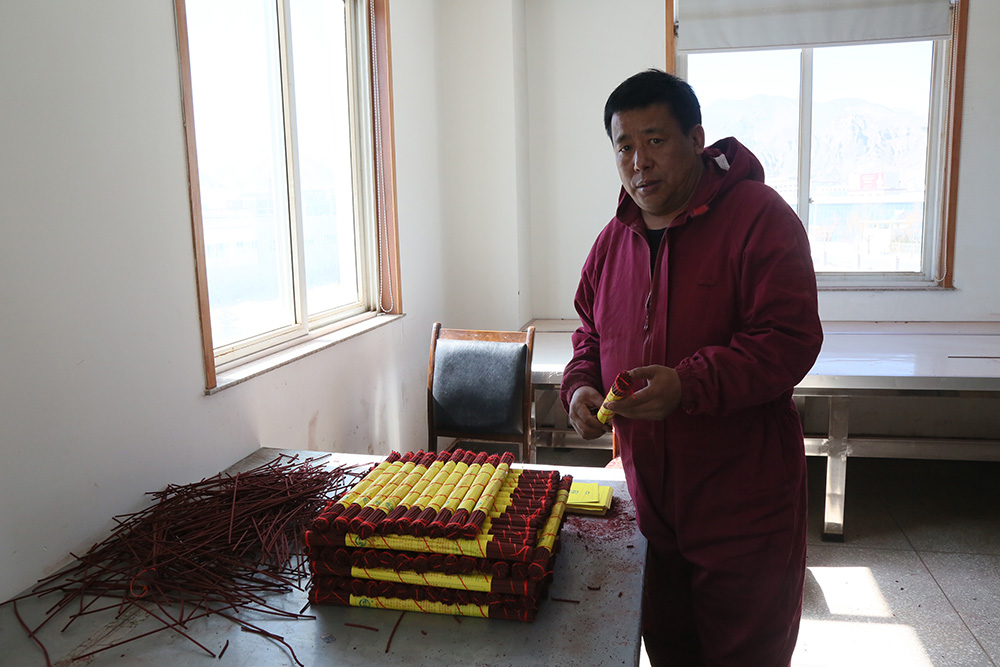 1548406633380609.jpg 先進工作者生產部藏香車間巴桑.jpg