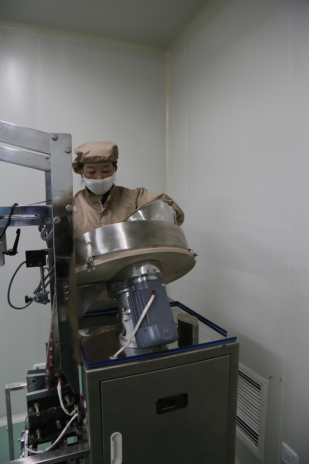 1548406634743484.jpg 先進工作者生產部A格桑.jpg