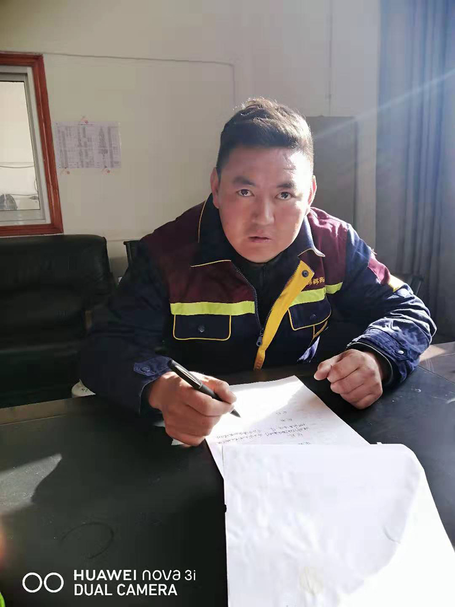 1554952510715872.jpg 工程部機修。索朗仁慶.jpg